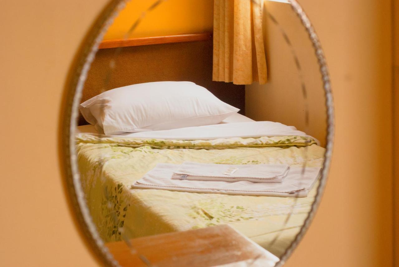 Quarto Triplo com 1 Cama Individual e 1 Cama de Casal